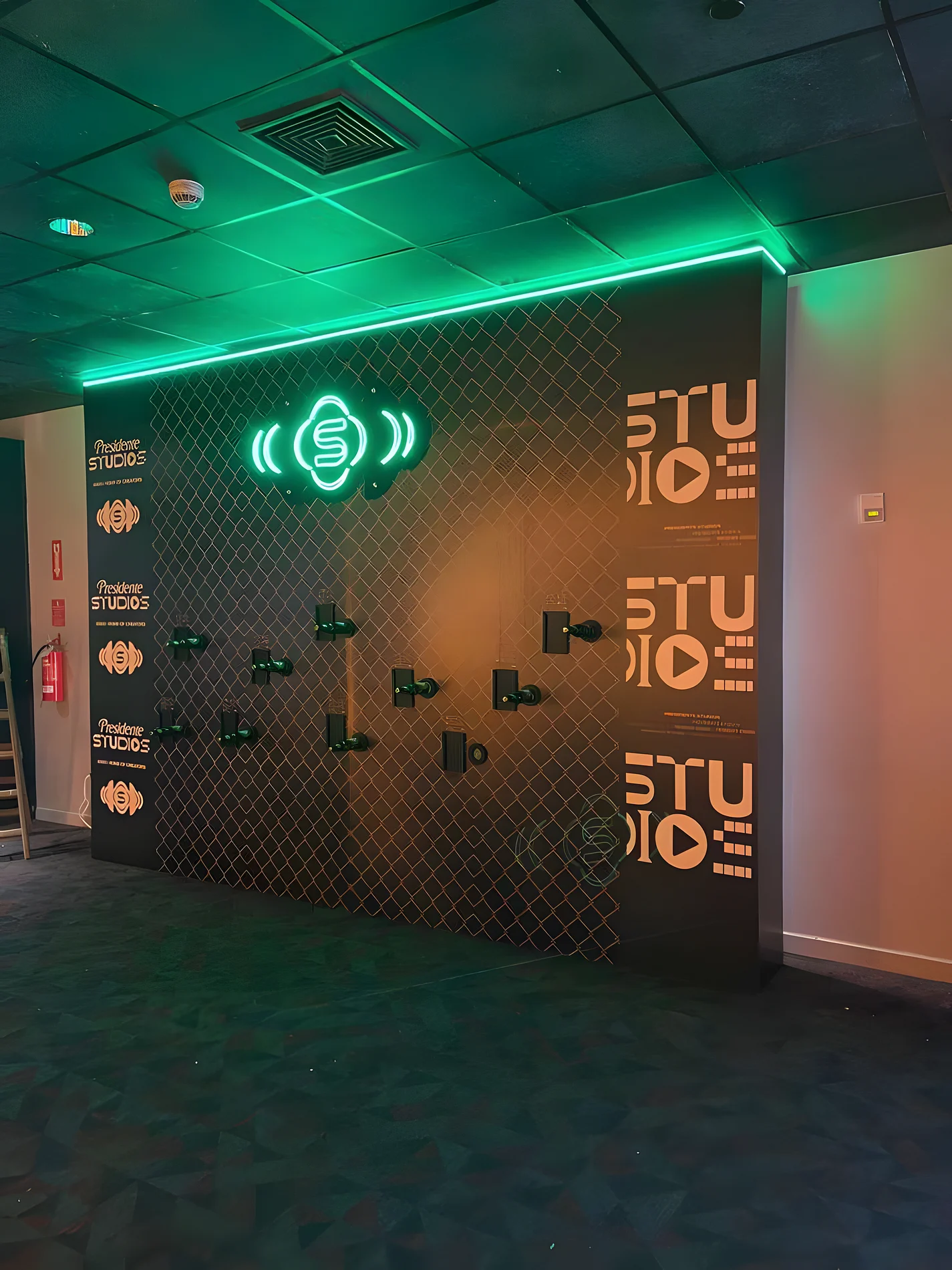 Presidente Studios — espacio comercial de marca fabricado in-house